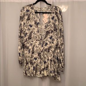 NWT Paisley Deep V-Neck long sleeve Romper